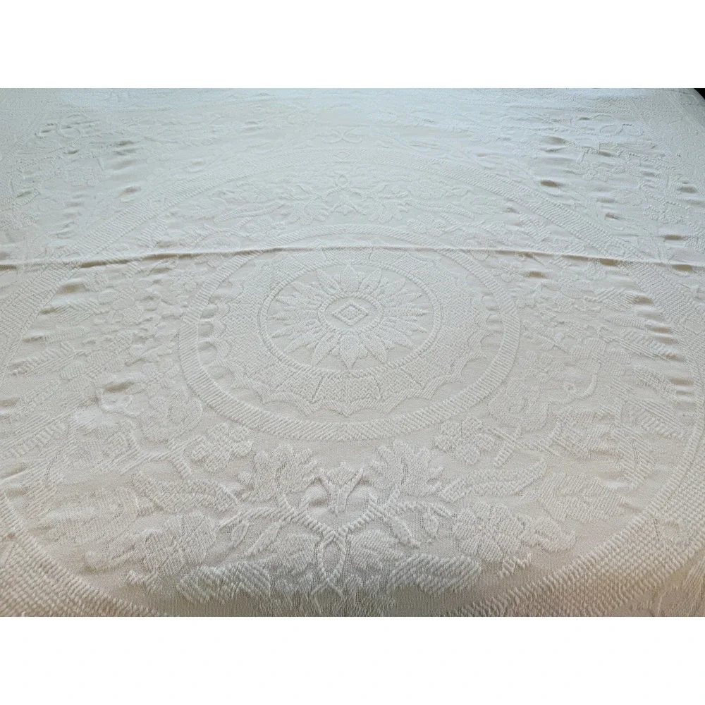 Vintage White Matelassé Bedspread 100% Cotton Jacquard Fringed Queen Coverlet